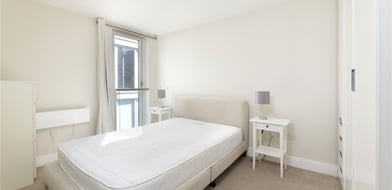 Axis Court, London, SE16 - Picture preview 4