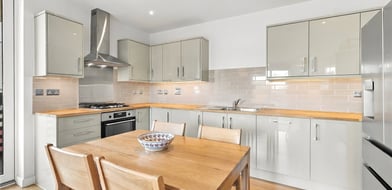 Queens Court, London, SE16 - Picture preview 2