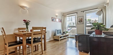 Theseus Walk, Islington, London, N1 - Picture preview 1