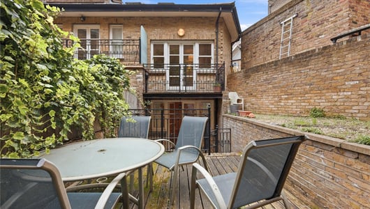 Aliwal Mews, London, SW11