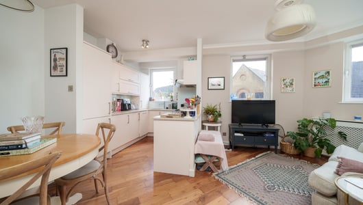 Leeward Court, London, E1W