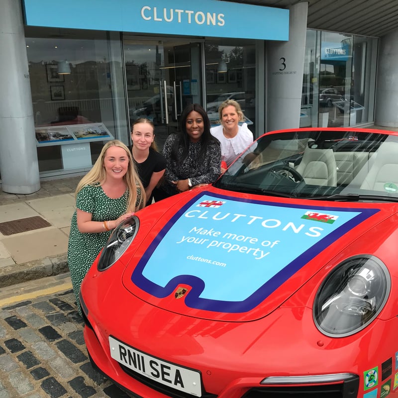 SPLASH' drives past the Cluttons Wapping office.