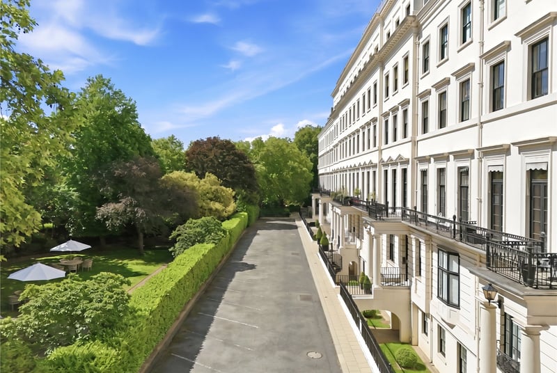 Hyde Park Gardens, London, W2 - Picture 2