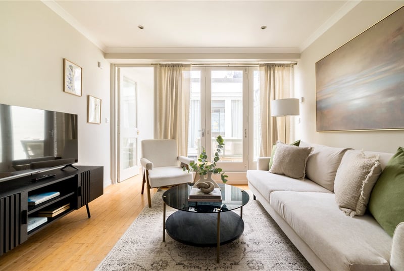 Porchester Square, London, W2 - Picture 2