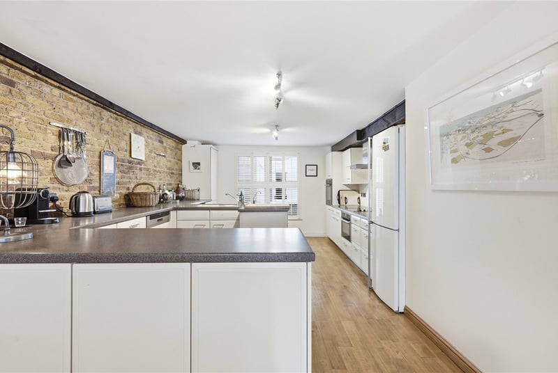St. Saviours Wharf, London, SE1 - Picture 11