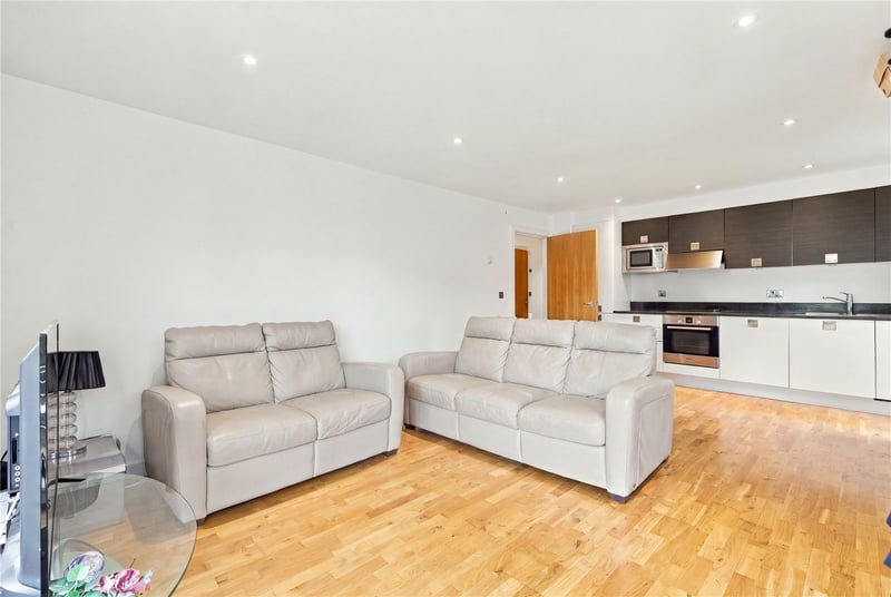 Mission Point, London, SE16 - Picture 4