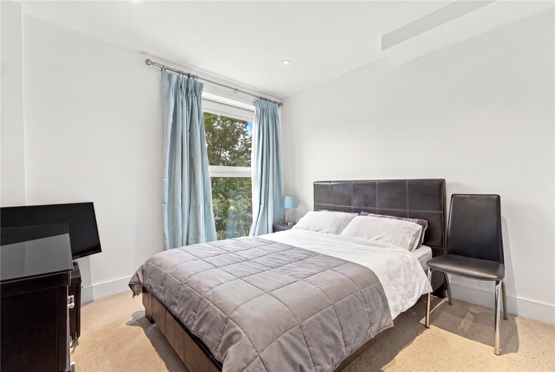 Mission Point, London, SE16 - Picture 6