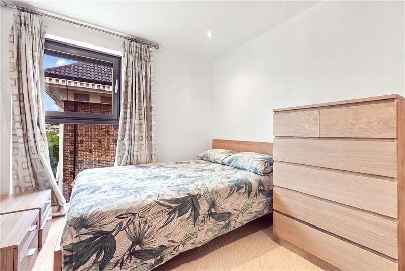 Mission Point, London, SE16 - Picture 9