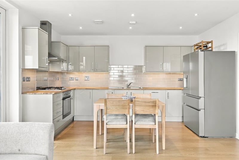 Queens Court, London, SE16 - Picture 14