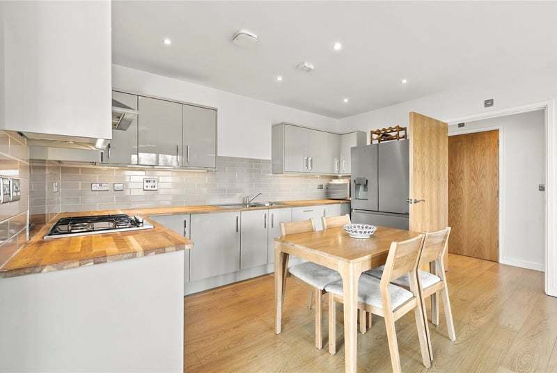 Queens Court, London, SE16 - Picture 3