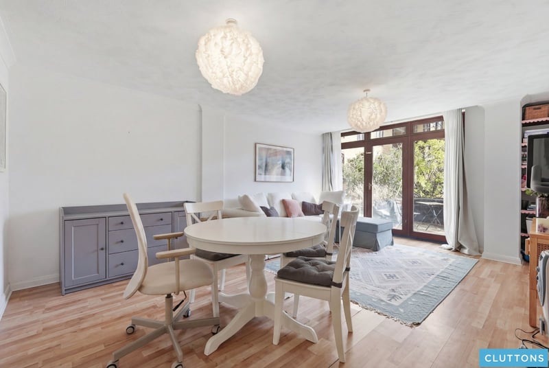 Hermitage Court, London, E1W - Picture 2