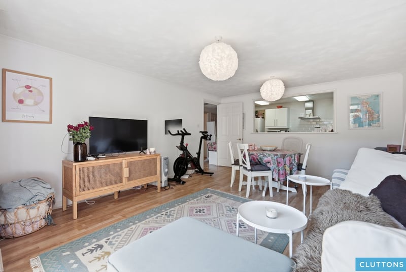 Hermitage Court, London, E1W - Picture 1