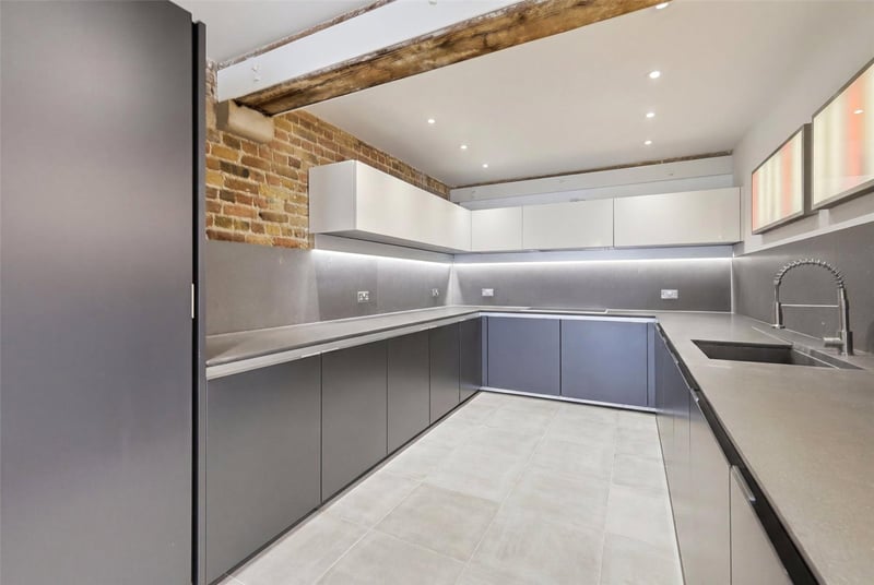 Olivers Wharf, London, E1W - Picture 4