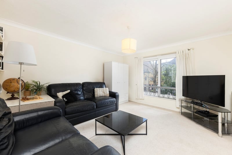 Kennet Street, London, E1W - Picture 2