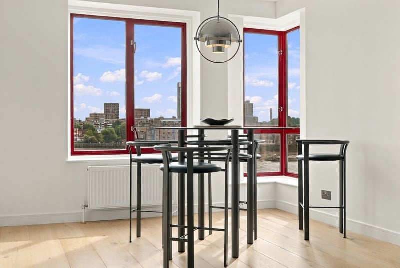 Towerside, London, E1W - Picture 2