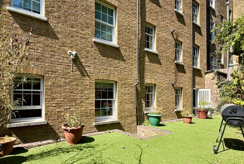Caledonian Road, Kings Cross, London, N1 - Picture 16