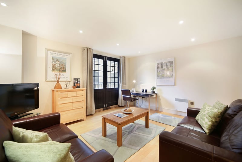 Cayenne Court, Shad Thames, London, SE1 - Picture 1