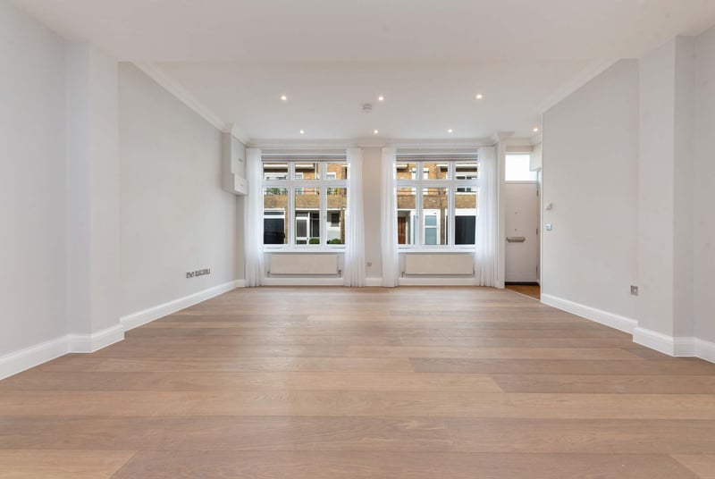 Montagu Mews South, Hyde Park, London, W1H - Picture 2