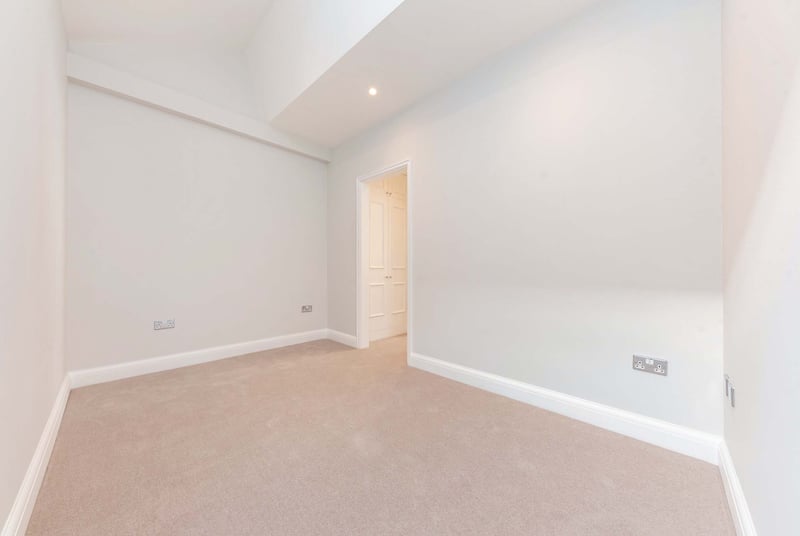 Montagu Mews South, Hyde Park, London, W1H - Picture 16
