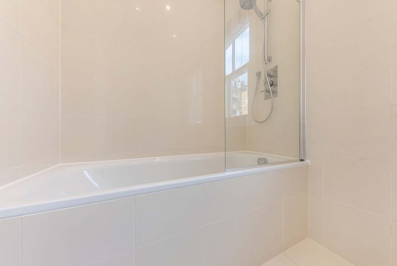 Montagu Mews South, Hyde Park, London, W1H - Picture 9