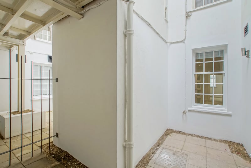 Queen Square, Bloomsbury , London, WC1N - Picture 10