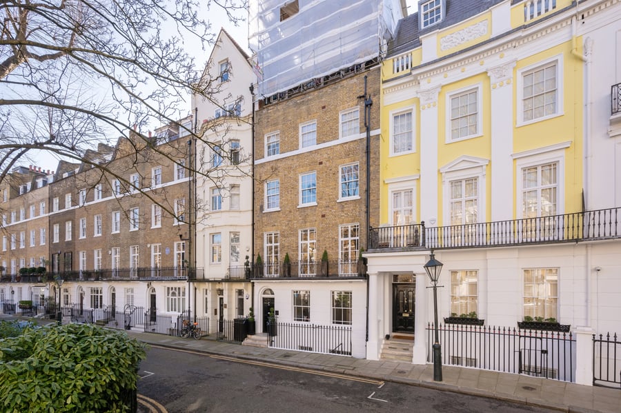 A picture of the front of an apartment in the heart of Kensington